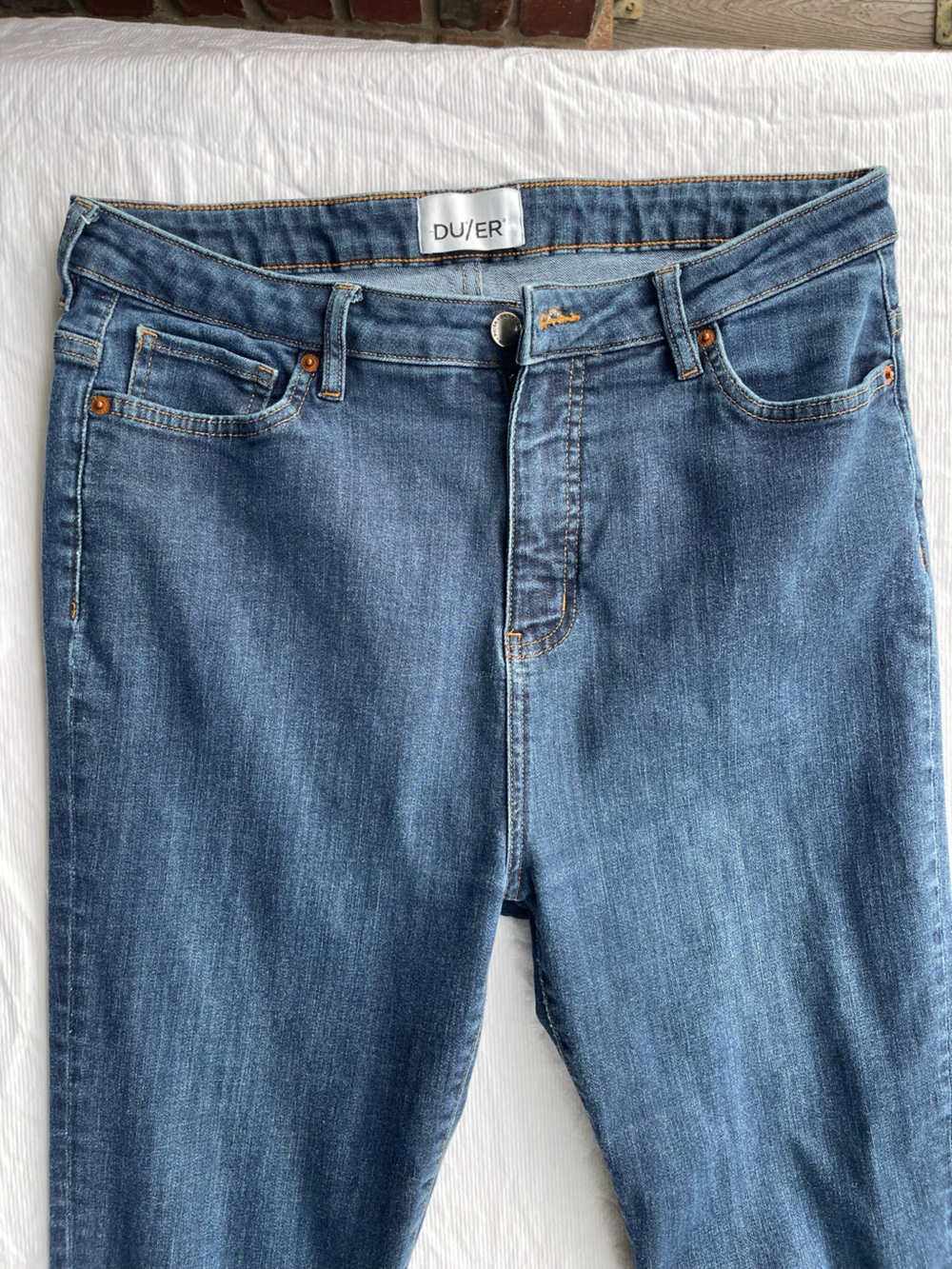 DU/ER Men's Relaxed Fit Denim Jeans in Medium Blue